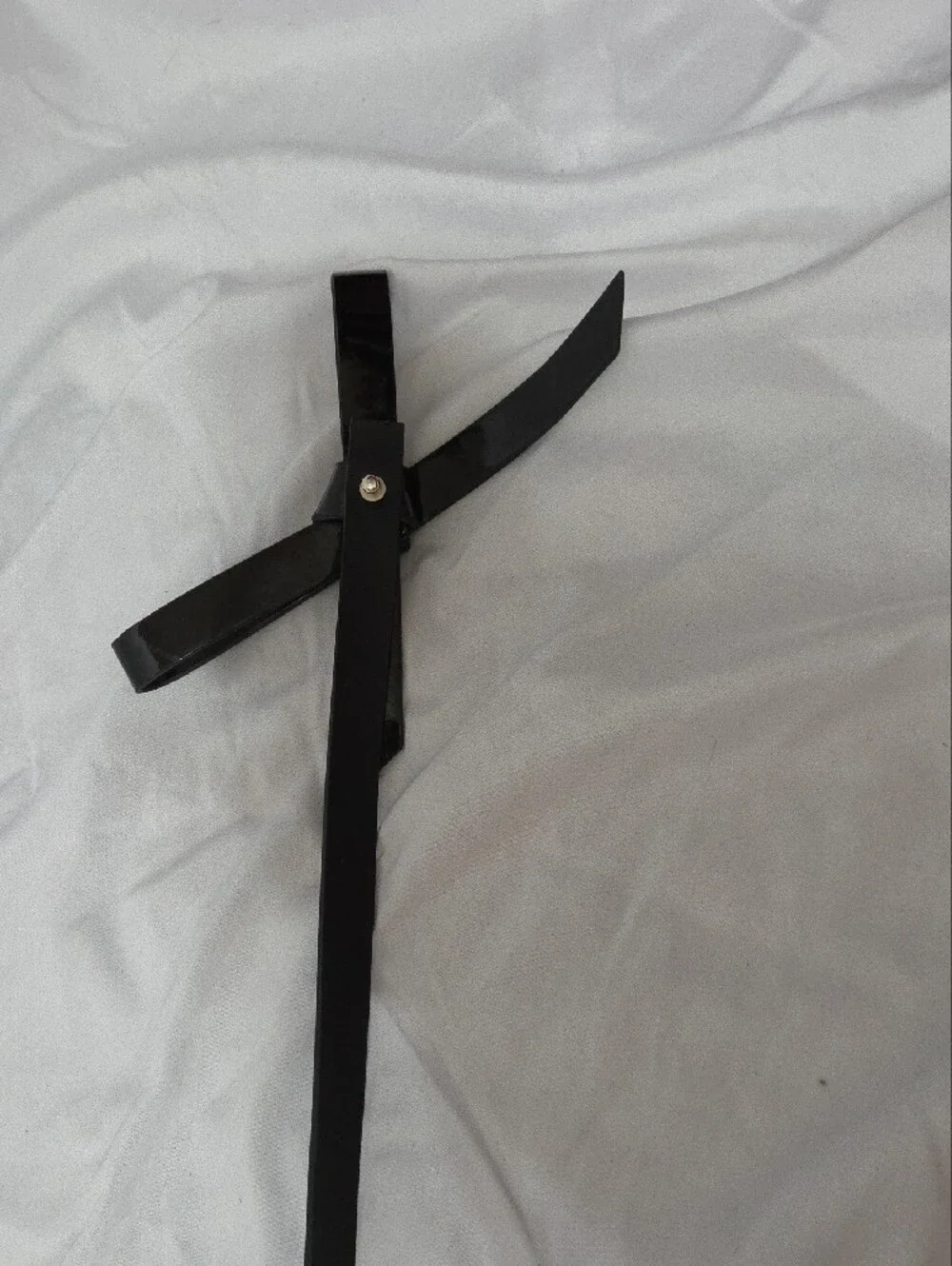 Black Glossy Narrow Belt With Bow Clasp, Size Large 30-34, Like New Condition